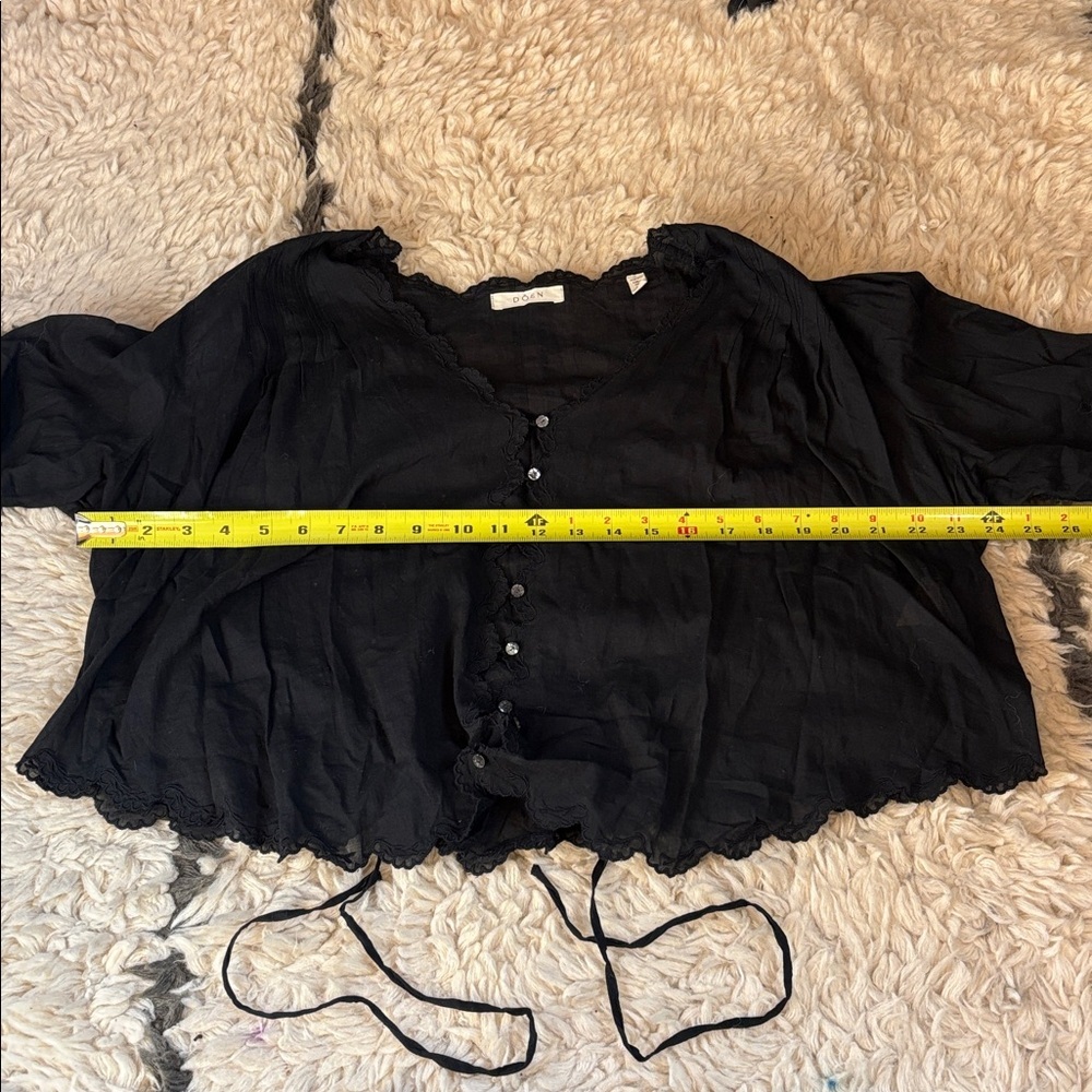Doen Black Sheer Scalloped Button-Front Blouse - Picture 9 of 16